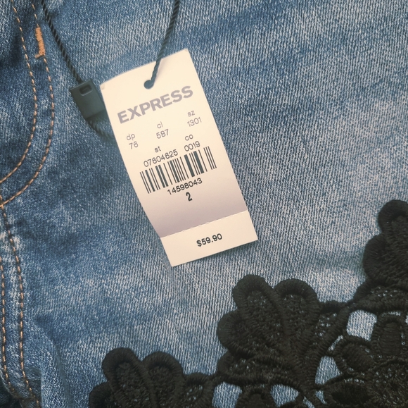 NWT Express Relaxed Low Rise Lace Trimmed Denim Shorts Sz 2 - Picture 6 of 12